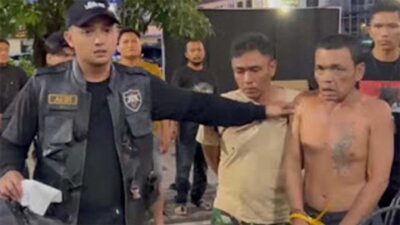 2 preman ditangkap polisi karena menendang dan menodongkan senjata ke wanita hamil.
