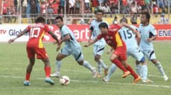 Aksi Esteban Vizcarra saat berseragam Semen Padang FC beberapa musim lalu.