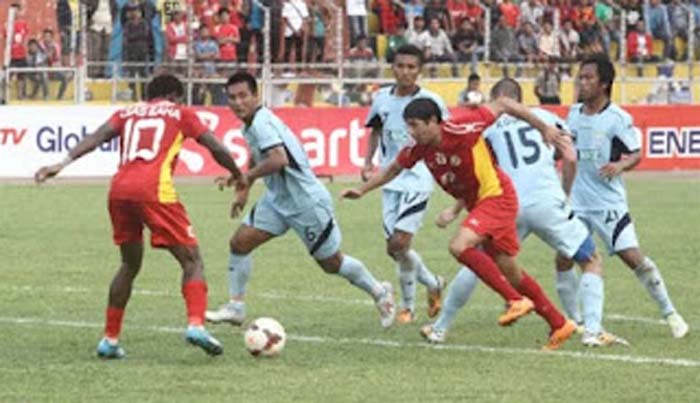 Aksi Esteban Vizcarra saat berseragam Semen Padang FC beberapa musim lalu.
