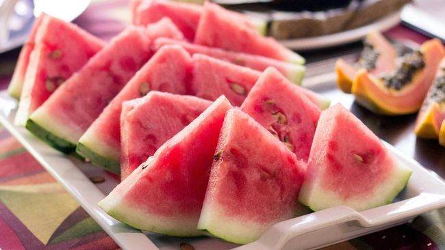 Ternyata konsumsi semangka turunkan risiko jantung. Jangan lupa tambahkan semangka dalam menu diet harian.