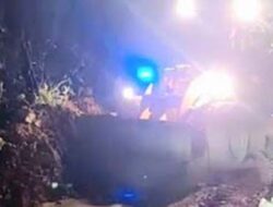 Hujan Deras Picu Longsor di Padang–Painan Km 16, Satu Mobil Tertimpa Material