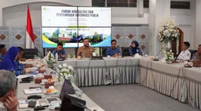 Wali Kota Padang Fadly Amran menghadiri Forum Konsultasi Publik.