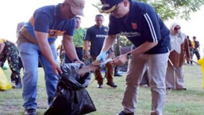 Peringati Hari Lingkungan Hidup 2026, Pemkab Agam Angkut 2,6 Ton Sampah di Pantai Tiku