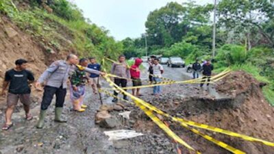 Longsor di Palembayan, Jalan Provinsi Penghubung Matur Terancam Putus