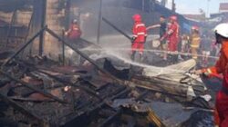 Kebakaran menghanguskan 12 rumah.