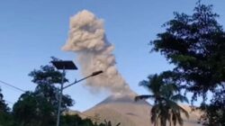 Gunung Lewotobi Laki-Laki.