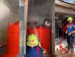 Kebakaran Hanguskan Rumah dan Depot Air di Padang, Kerugian Capai Rp800 Juta