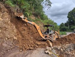 Jalur Labuah Sampik–Kayu Pasak Kembali Bisa Dilalui Usai Longsor, Akses Sementara Dibuka
