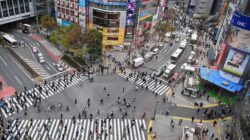 Distrik Shibuya di Tokyo, Jepang, yang terkenal dengan Shibuya Crossing.
