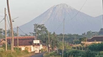 Gunung Semeru.