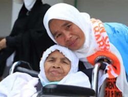 Kisah Haru Yuni Mardanis, Petani Asal Solok yang Setia Dampingi Lansia di Tanah Suci