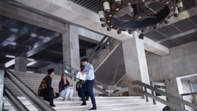 Stafsus Menag Gugun Gumilar berkeliling Masjid Istiqlal bersama tim Kedutaan Besar Jerman untuk Indonesia untuk melihat titik-titik yang akan dikunjungi Presiden Jerman Frank-Walter Steinmeier, Jumat (12/6/2026).