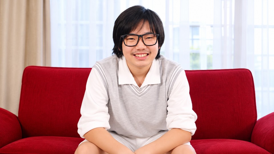 Kenneth Trevi, tumbuh bersama disleksia, selain sebagai penyanyi juga berkembang sebagai penulis lagu dan Recording Engineer. (Dok. Istimewa)