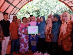 Air Mata Korban Kebakaran Pecah, Tiga Organisasi Perempuan Pariaman Datang Bawa Harapan