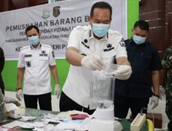Yota Balad Hadiri Pemusnahan Barang Bukti Perkara Tindak Pidana Umum di Kejaksaan Negeri Pariaman