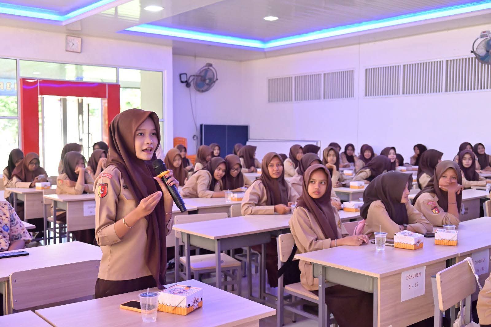 Pemko Payakumbuh Edukasi Ratusan Pelajar SMKN 3 tentang Etika Bermedia Sosial dan Pencegahan Perundungan Siber