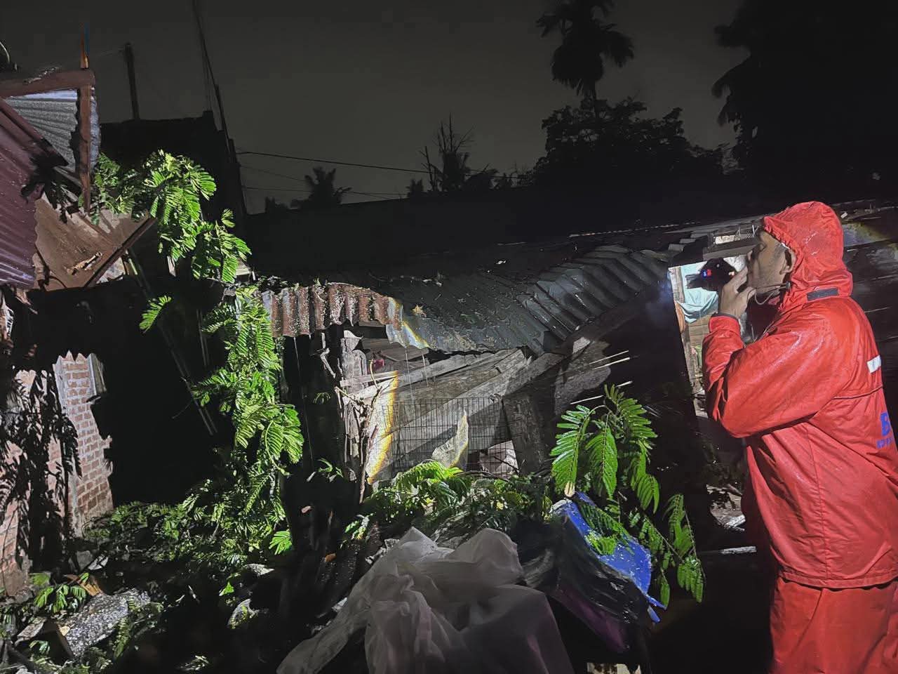 BPBD Payakumbuh Gerak Cepat Evakuasi Pohon Tumbang di Tiga Lokasi