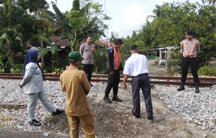 Jasa Raharja Sumbar Dukung Penutupan Perlintasan Liar di Lubuk Alung - Pariaman