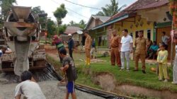 Instruksi Bupati HM Toha Tohet, Jalan Antar Dusun di Supat Timur Dicor Gotong Royong