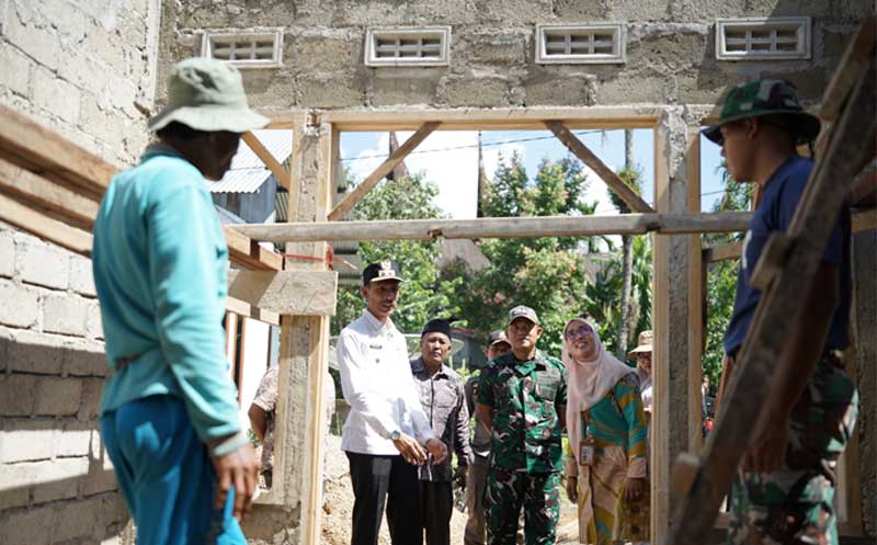 Kolaborasi Pemkab, BAZNAS Solsel dan Kodaeral II Padang Bangun 28 Rumah Mustahik