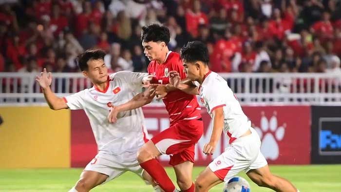 Timnas H-19 Indonesia benamkan Vietnam 2-1.