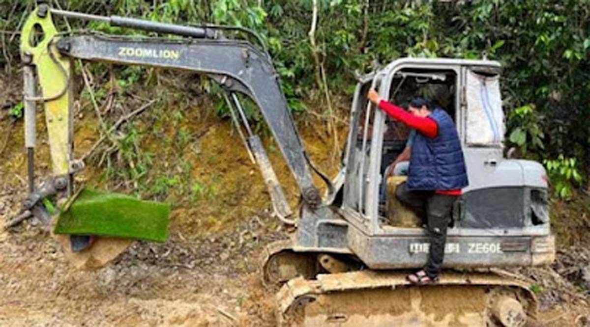 Alat berat yang diamankan Timsus Ditreskrimsus Polda Sumbar bersama dua operator
