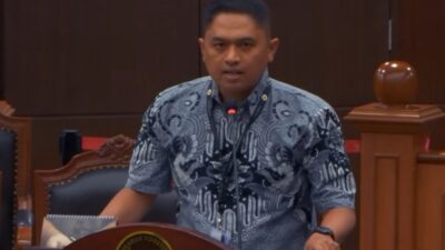Dosen ASN, Imam Ahmad saat memberikan keterangan dalam sidang pengujian materiil Undang-Undang Nomor 14 Tahun 2005 tentang Guru dan Dosen di Mahkamah Konstitusi (MK), Selasa (6/7/2026).