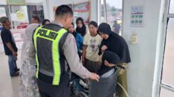 Salah satu korban saat dievakuasi di Rumkit terdekat usai kecelakaan