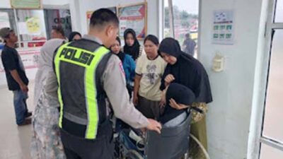 Salah satu korban saat dievakuasi di Rumkit terdekat usai kecelakaan