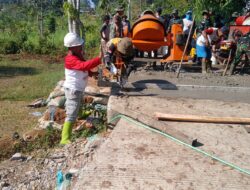 Pengerjaan Cor Jalan Menggunakan Alat Jidar di Desa Cukil