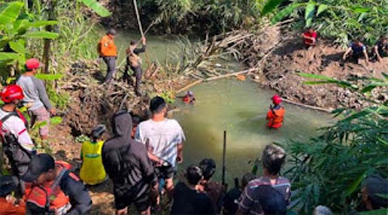 Tim SAR mencari dua anak yang diduga tenggelam