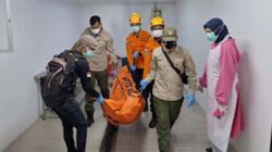 Tim SAR Gabungan mengevakuasi Jasad Mr. X dari dasar Danau Singkarak ke RSUD