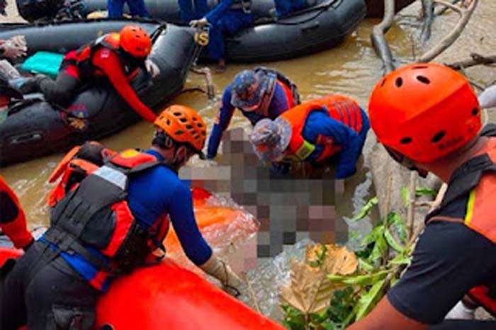 Jenazah Aiptu Sumaryanto ditemukan di Sungai Desa Tumbang Kalemei.