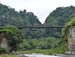 Luapan Sungai Sianok Terjang Bukittinggi