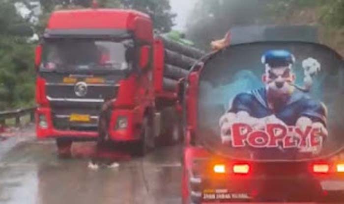 Tabrakan Beruntun Enam Kendaraan di Sitinjau Lauik, Arus Lalu Lintas Berangsur Normal.