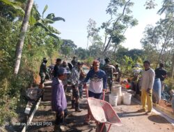 Tanpa Lelah, Satgas TMMD dan Masyarakat Cukil