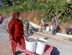 Gotong Royong TNI Bersama Warga Desa Cukil, Bukti Nyata Kepedulian untuk Sesama