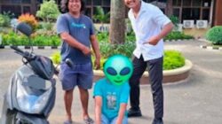Tersangka saat diamankan Polresta Padang.