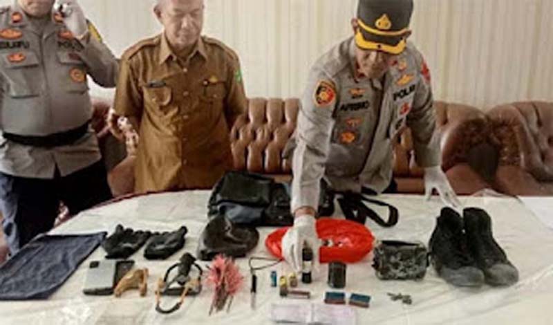 Densus 88 Antiteror Polri bersama Polda Sumbar