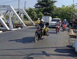 Motor Tertabrak Kereta Barang, Tiga Orang Jadi Korban