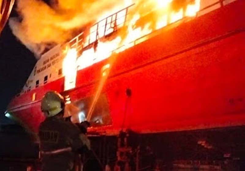 KN SAR Ramawijaya 240 Terbakar Saat Docking di Jakarta