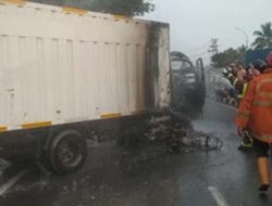 Truk dan Motor Terbakar Usai Bertabrakan di Magelang