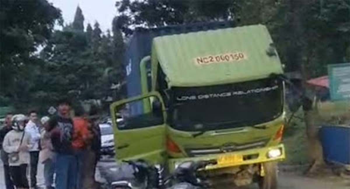 Truk Rusak Lumpuhkan Jalur Solok–Padang, Dirlantas : Pengendara Diminta Bersabar