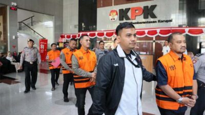 KPK menetapkan Bupati Pemalang Anom Widiyantoro dan tiga orang lain