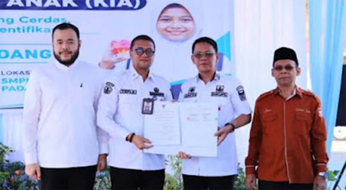 Wali Kota Padang Fadly Amran meluncurkan layanan jemput bola