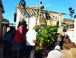 Rumah Bambu yang Mulai Lapuk Disulap Lebih Kokoh