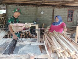 Kunjungi Pengrajin Kotak Bandeng