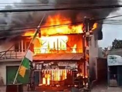 Diduga Korsleting, Ruko Dua Lantai Hangus Dilalap Api