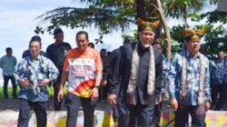 Teuku Faisal Fathani di Pantai Anas Malik, Kota Pariaman.