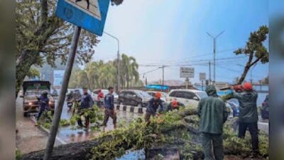 Cuaca Ekstrem landa Kota Padang.